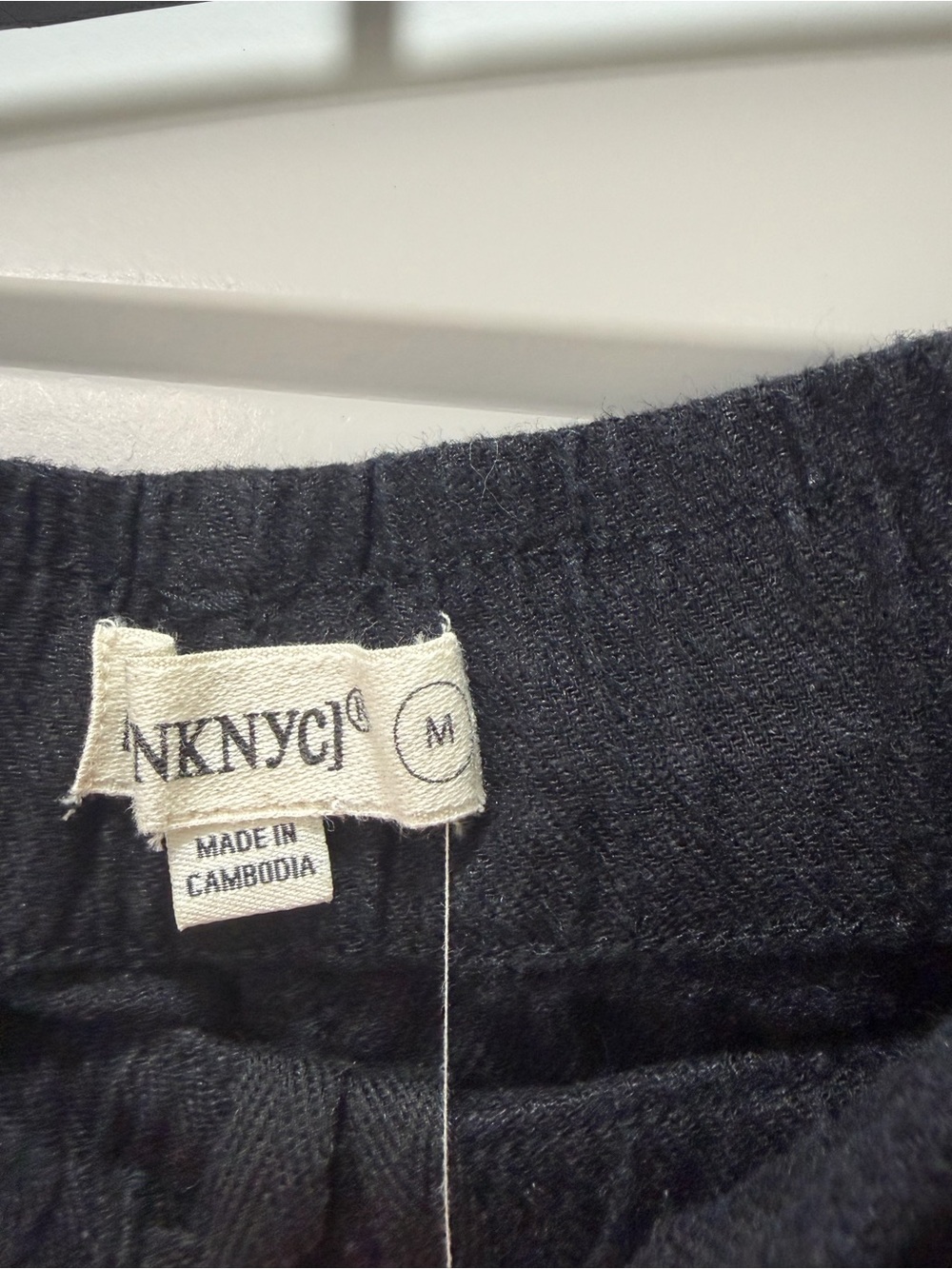 BlankNYC Women’s Linen Lightweight Black Elastic-Waist Casual Shorts. Size M - Picture 3 of 5